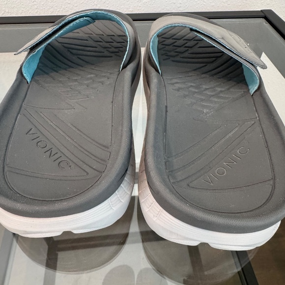 VIONIC Women’s Rejuvenate Recovery adjustable slide sandals, Gray Size 7 - Picture 6 of 10